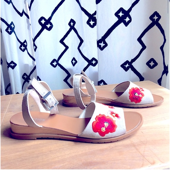 Ladies Stylish Floral Embroidery Open-Toe Sandals »RARE« KENNETH COLE FLORAL US8 - Picture 6 of 16